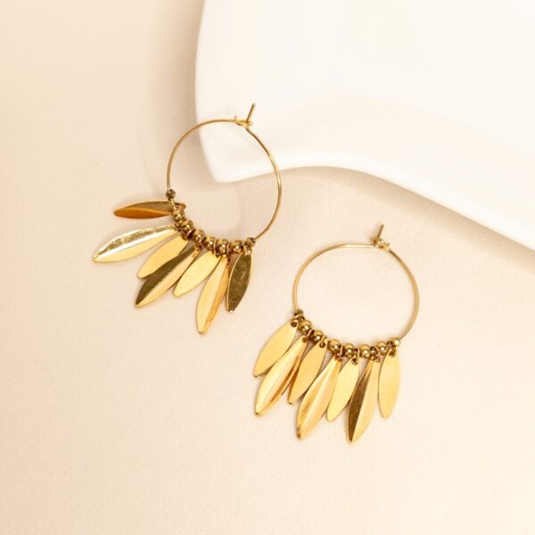 Ambiance – créoles Selma avec sequins dorés en or fin – Merveilles en Soi