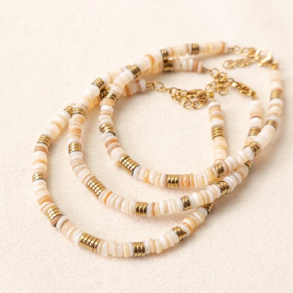 Bracelet Laurena en perles de nacre naturelle – collection Audacieuse – Merveilles en Soi