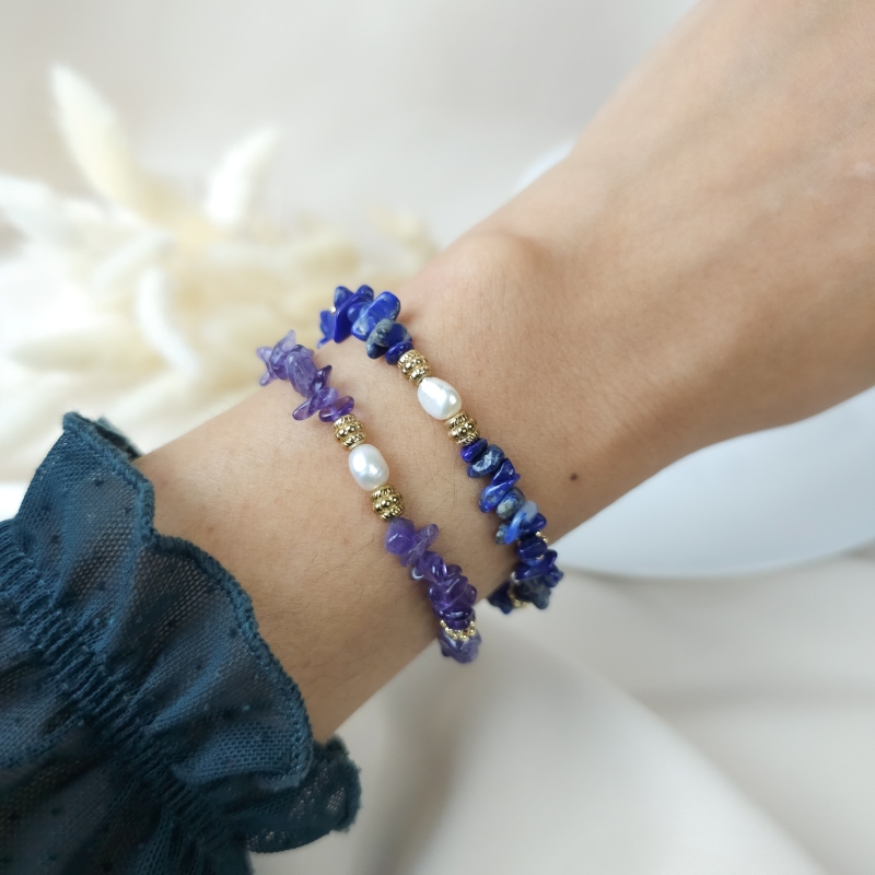 Bracelet Saba en pierres naturelles et perles d’eau douce porté – composition – Merveilles en Soi